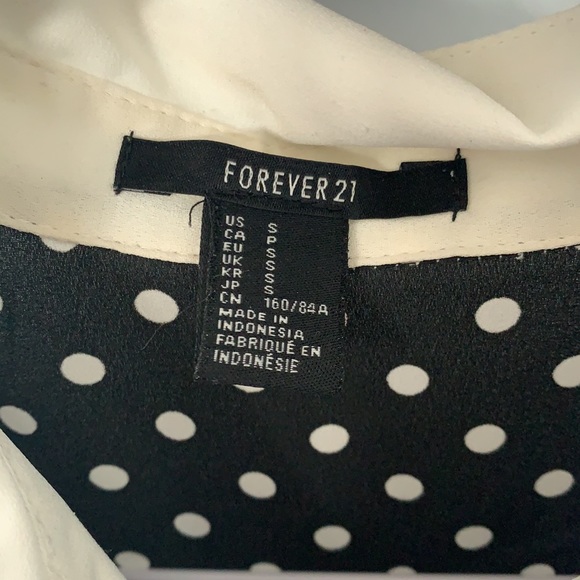 Sleeveless blouse - Picture 2 of 3